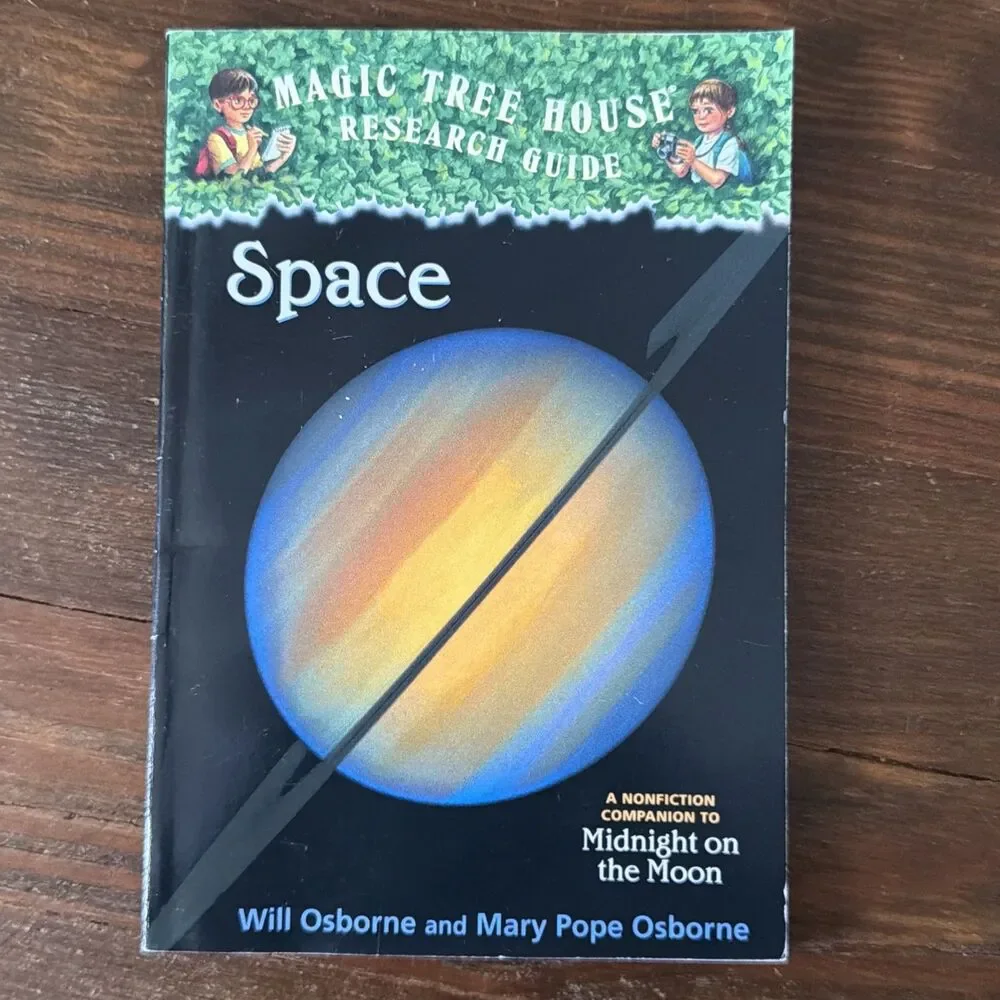 Space: A Nonfiction Companion to Magic Tree House #8: Midnight on the Moon